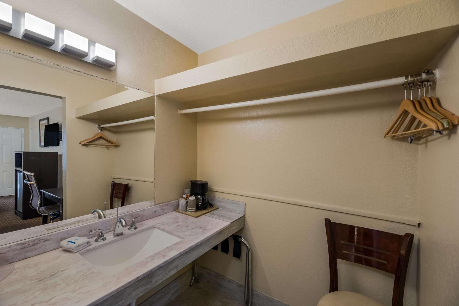 2 Queen Beds, Nonsmoking, Upgrade
