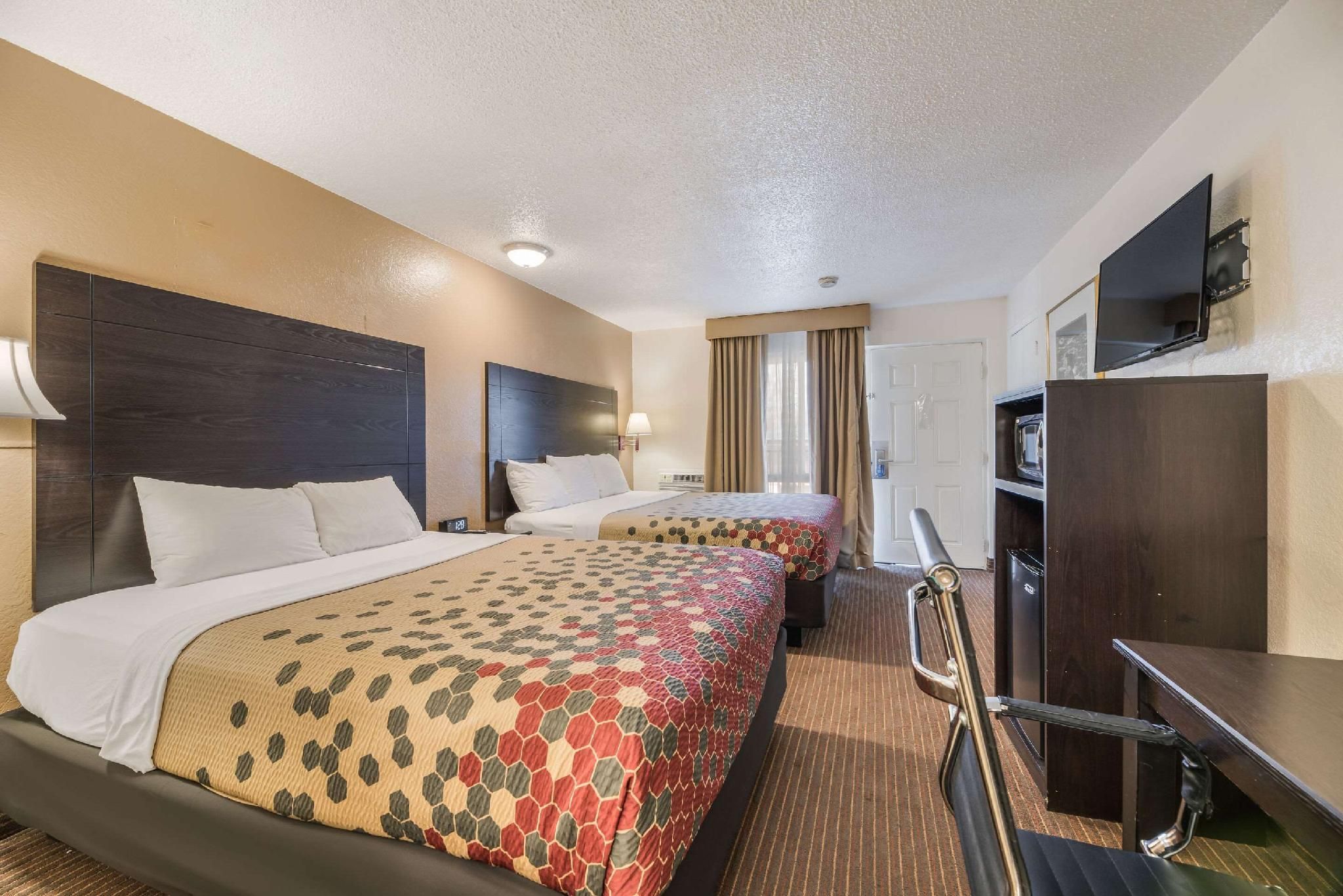 2 Queen Beds, Nonsmoking, Upgrade