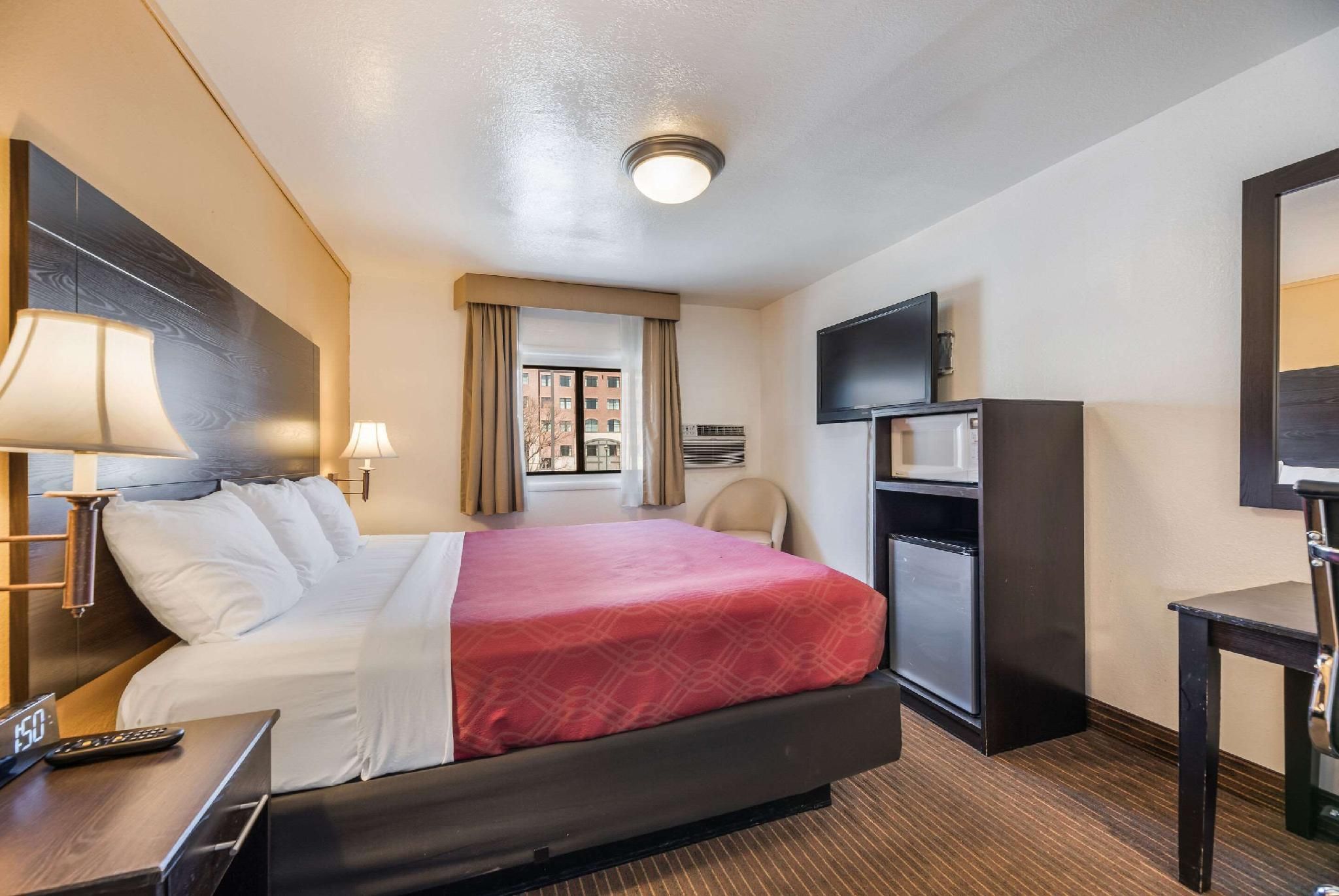 1 King Bed, Nonsmoking, Upgrade