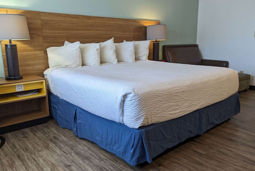 Deluxe Room, 1 King Bed