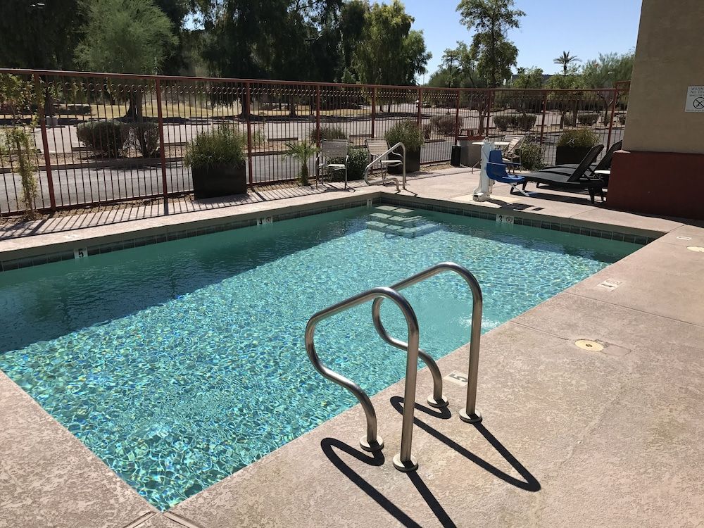 undefined Holiday Inn Express & Suites Phoenix - Mesa West by IHG 7