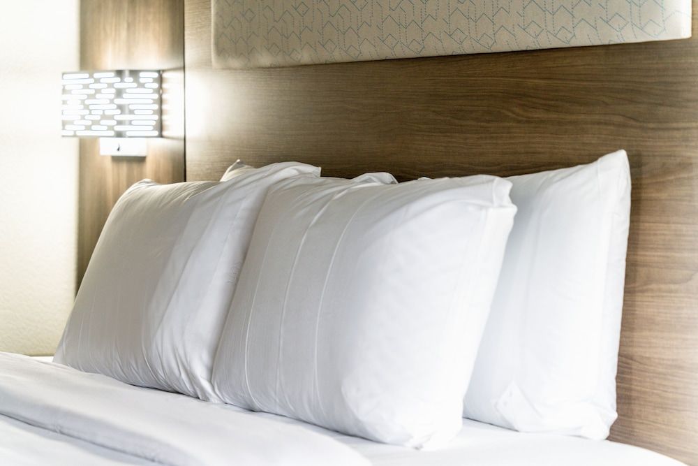 undefined Holiday Inn Express & Suites Phoenix - Mesa West by IHG 9