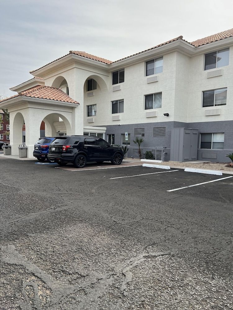 undefined Holiday Inn Express & Suites Phoenix - Mesa West by IHG 6