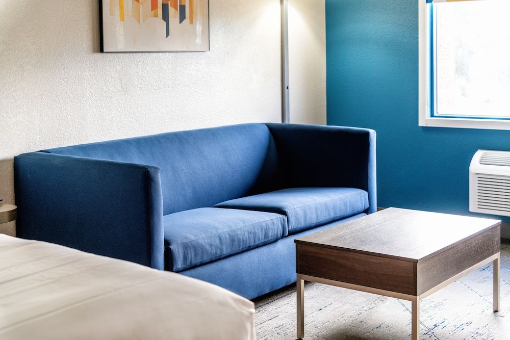 undefined Holiday Inn Express & Suites Phoenix - Mesa West by IHG 2