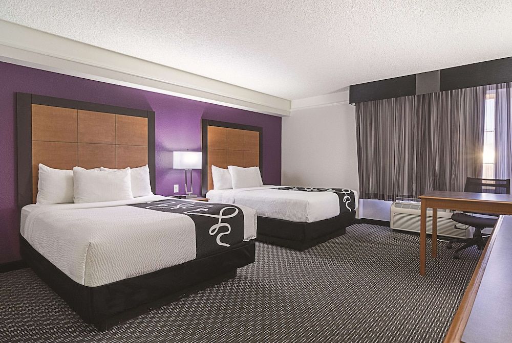 undefined La Quinta Inn & Suites by Wyndham Phoenix Mesa West 2