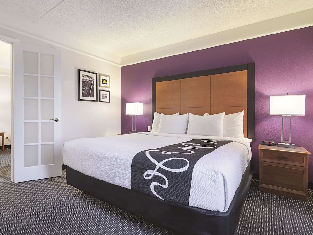 undefined La Quinta Inn & Suites by Wyndham Phoenix Mesa West 3