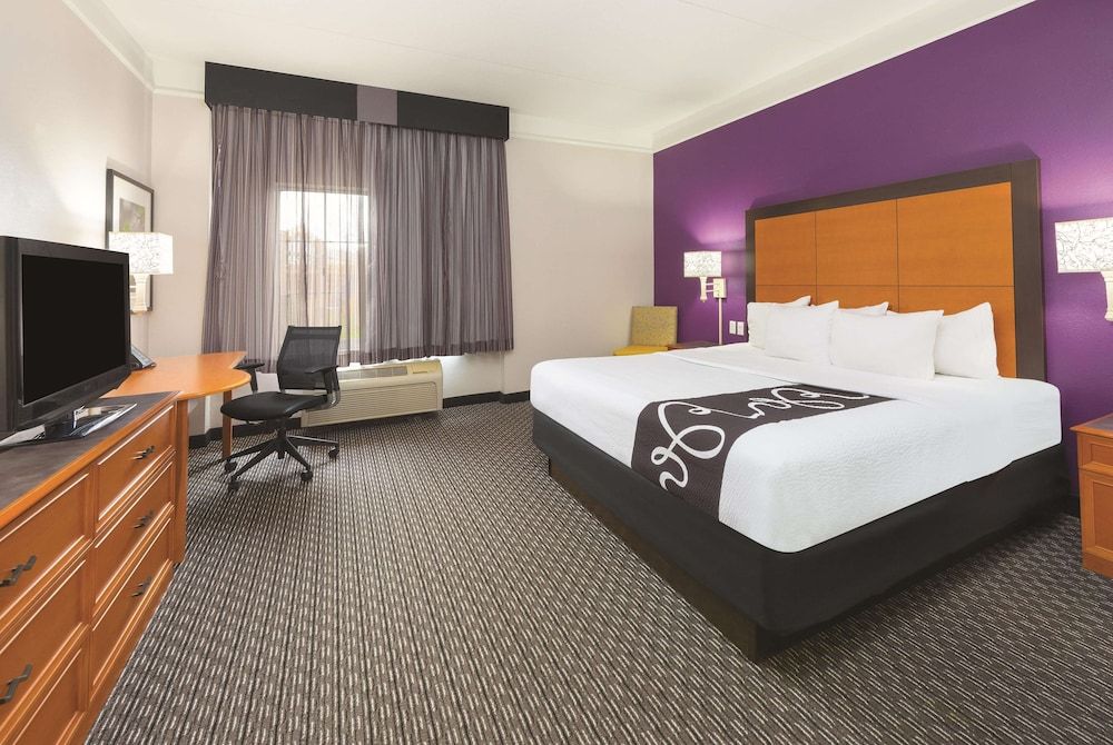 undefined La Quinta Inn & Suites by Wyndham Phoenix Mesa West 5
