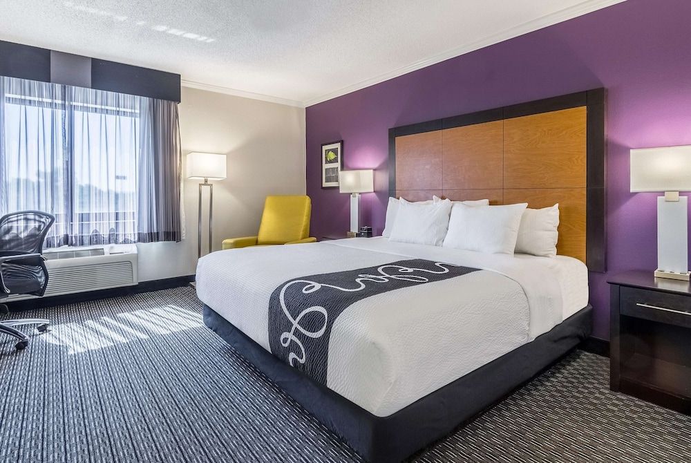 undefined La Quinta Inn & Suites by Wyndham Phoenix Mesa West 4