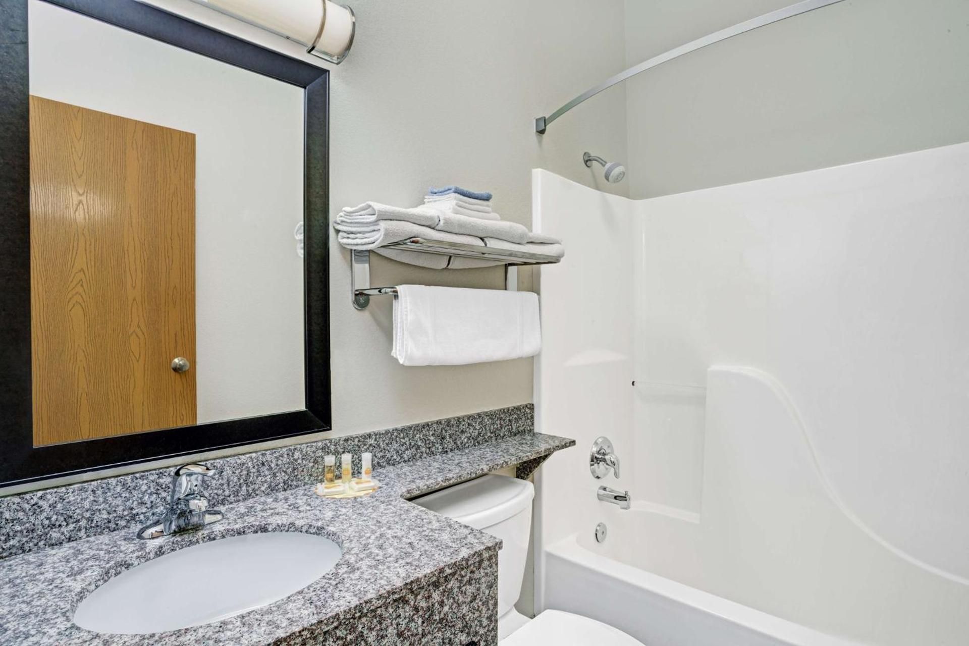 undefined Days Inn & Suites by Wyndham Page Lake Powell 5