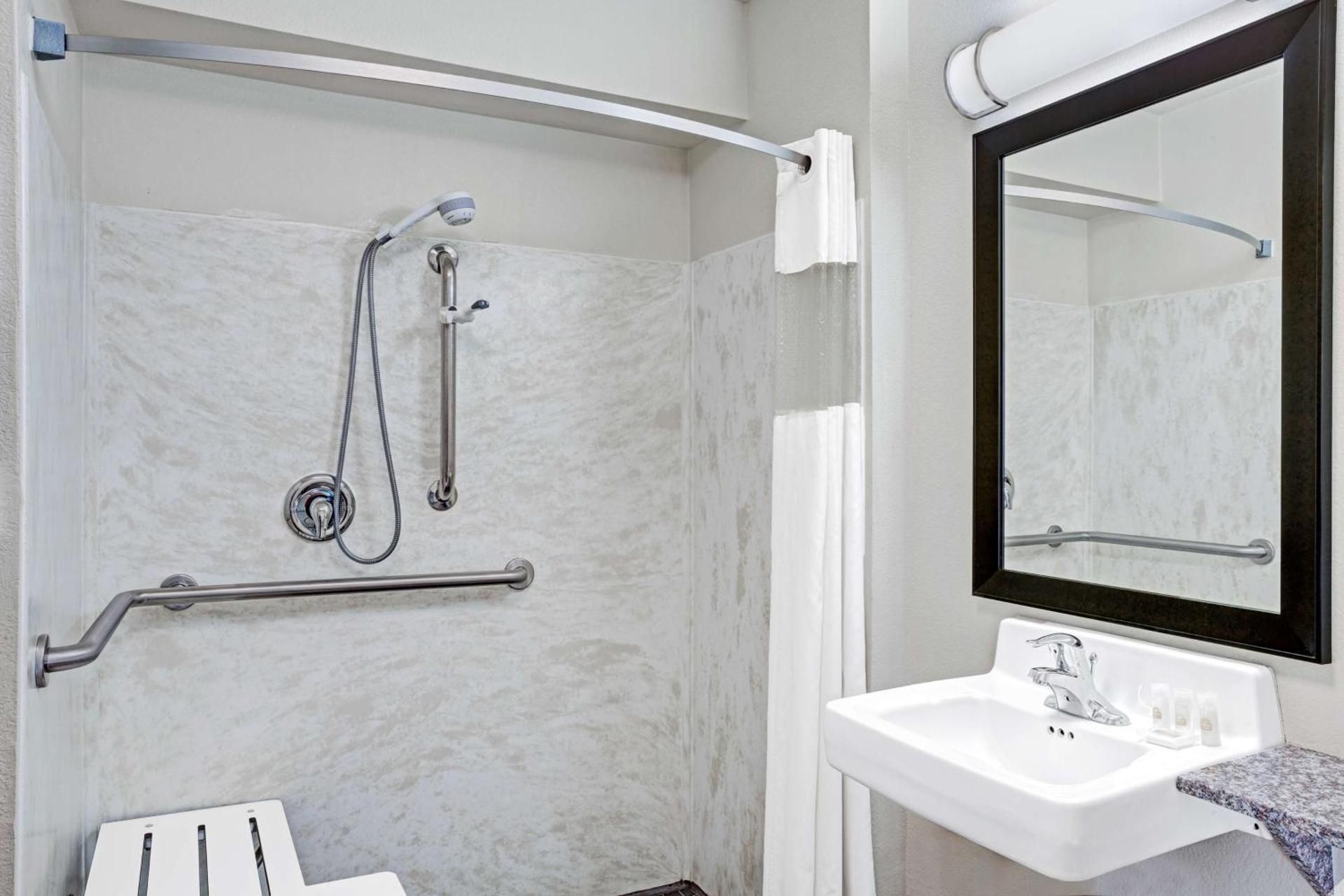 1 King Bed, Accessible Room, Smoke Free