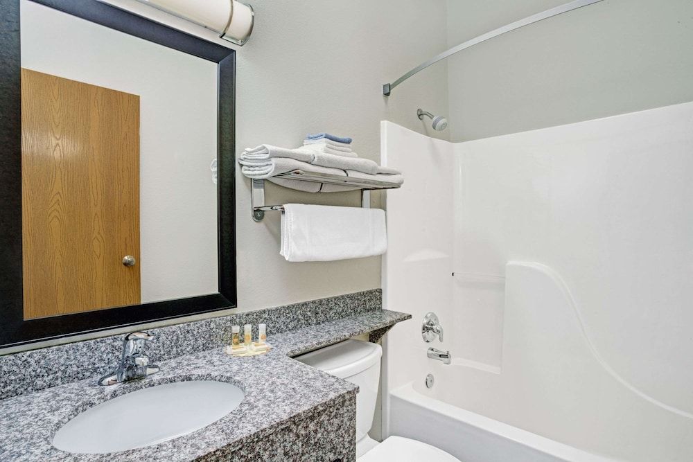 undefined Days Inn & Suites by Wyndham Page Lake Powell 8