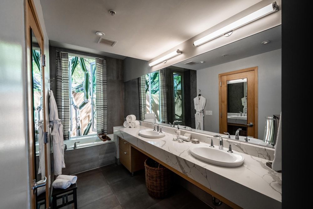 Room, 1 King Bed, Patio (Spa Patio Casita King)