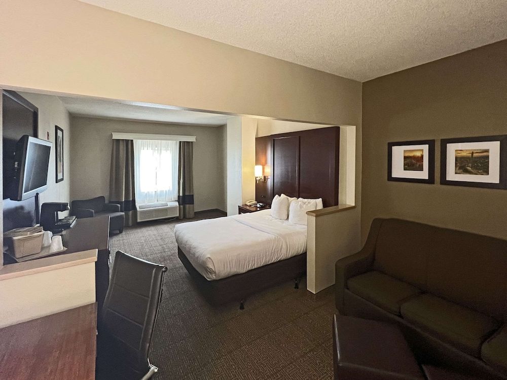 Suite, 1 Queen Bed with Sofa bed, Non Smoking