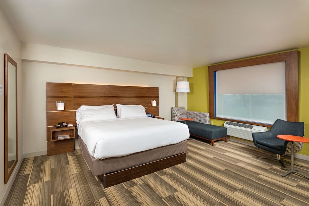 Standard Room, 1 King Bed, Accessible (Communications)