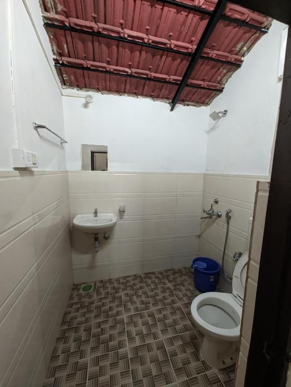 Vinsons Cottages NON AC Cottage Double Room With Garden View 3