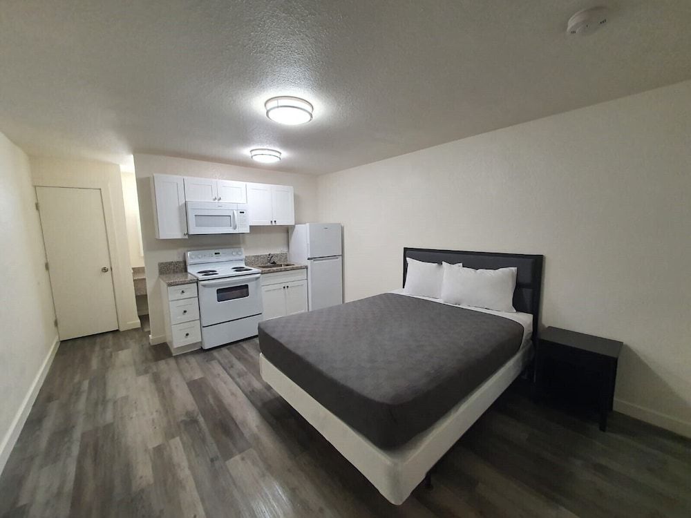 undefined Ocotillo Apartments & Hotel