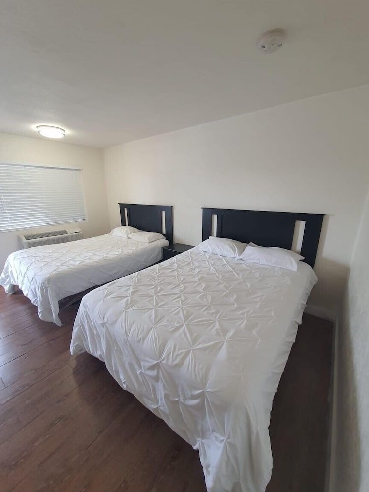 undefined Ocotillo Apartments & Hotel 2