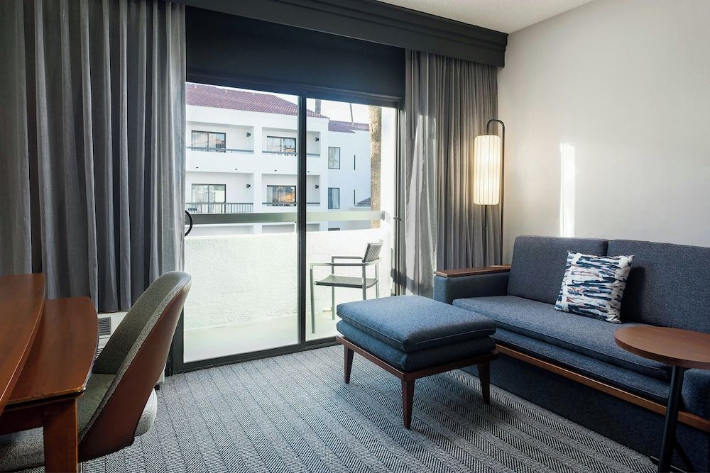 Courtyard Phoenix North by Marriott Room, 1 King Bed with Sofa bed (Hearing Accessible) 4