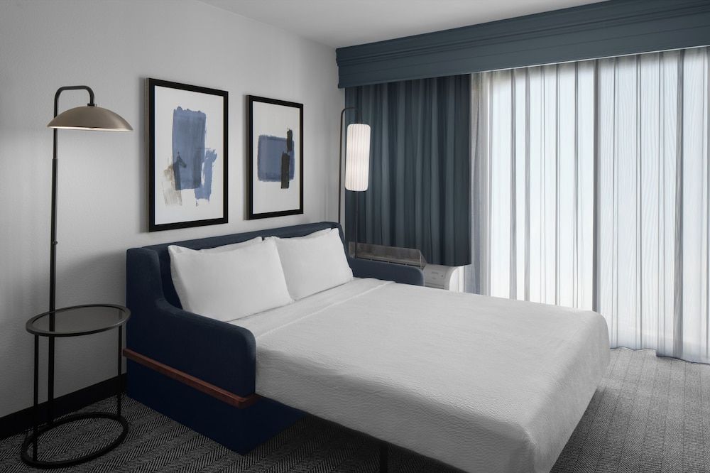 Courtyard by Marriott Phoenix West/Avondale Room, 1 King Bed with Sofa bed (Hearing Accessible) 2