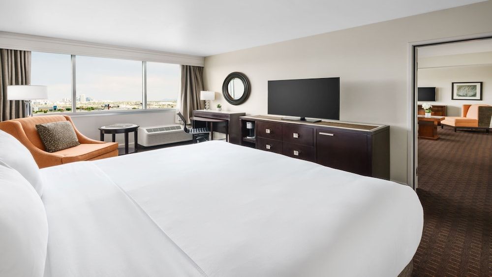 Crowne Plaza Phoenix Airport - PHX by IHG Standard Room