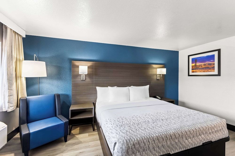 undefined SureStay Hotel by Best Western Phoenix Airport 2