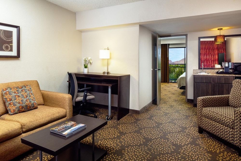 Holiday Inn & Suites Phoenix Airport North by IHG Suite, 1 Bedroom (1 King Bed) 10