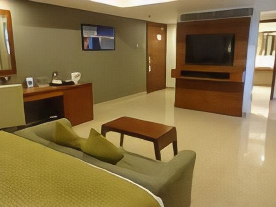 The Raviz Calicut Club Room 10