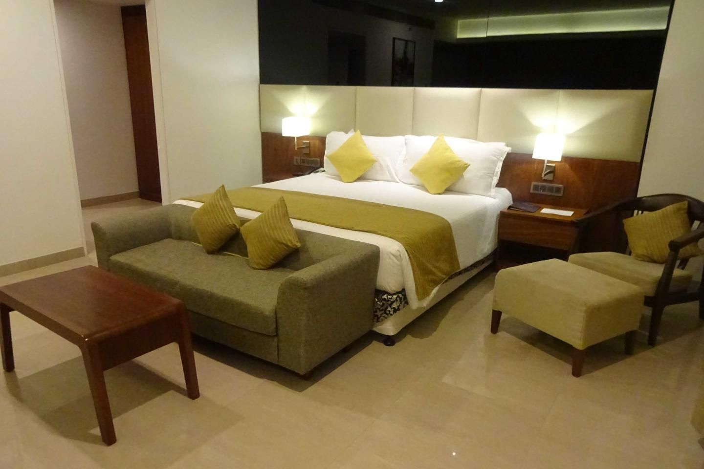 Royal Raviz Suite