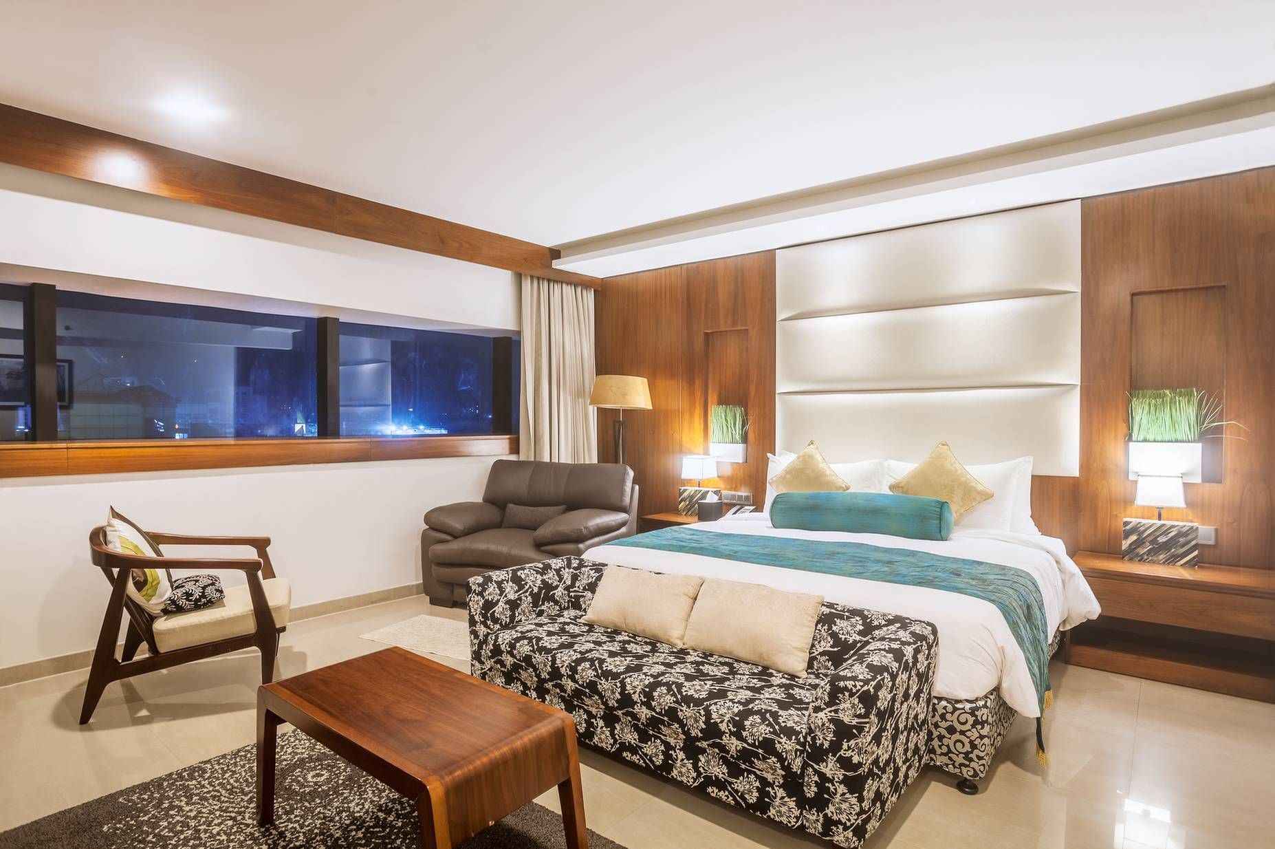 Royal Raviz Suite
