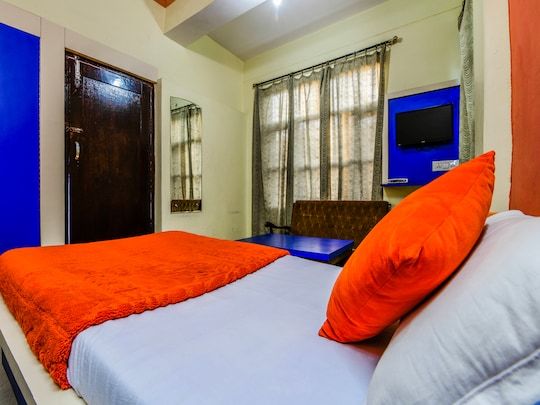 Akriti Hotel Deluxe Room 3