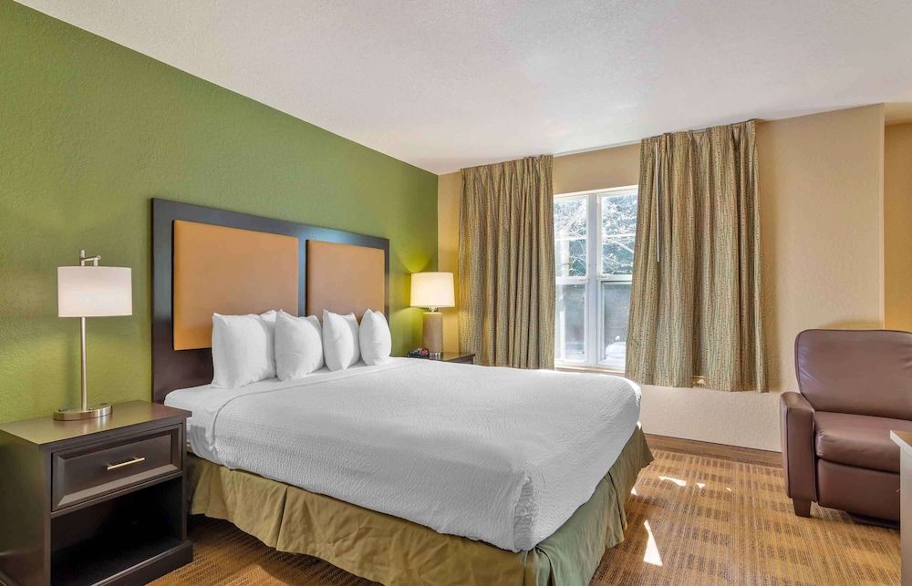 Deluxe Studio, 1 King Bed with Sofa bed, Non Smoking