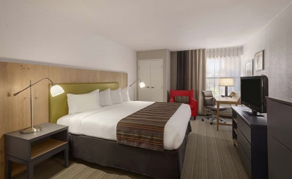 undefined GreenTree Inn & Suites Phoenix Sky Harbor 2