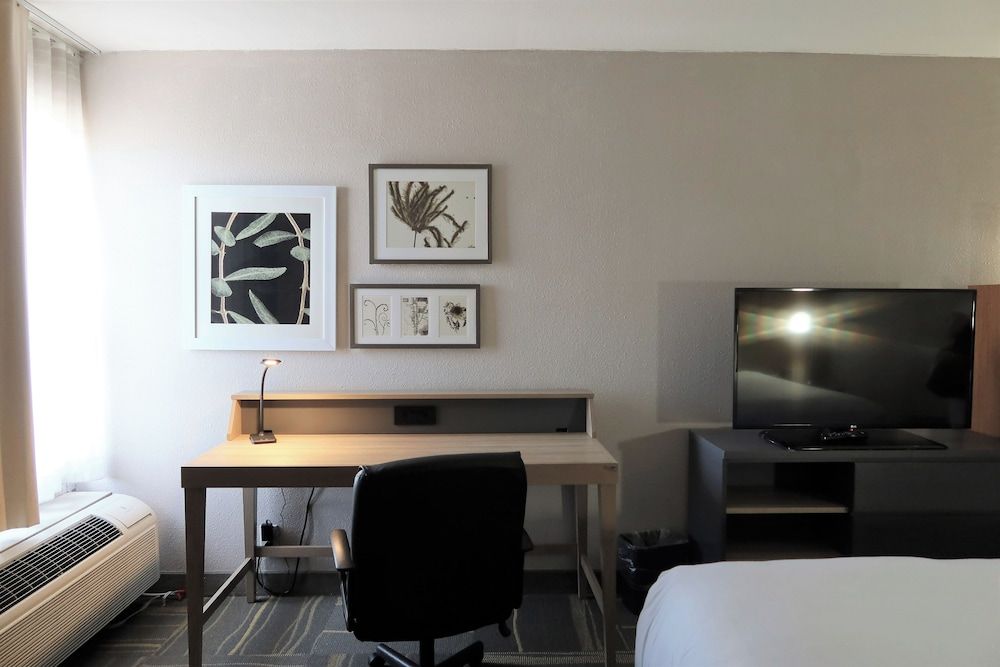 undefined GreenTree Inn & Suites Phoenix Sky Harbor 10