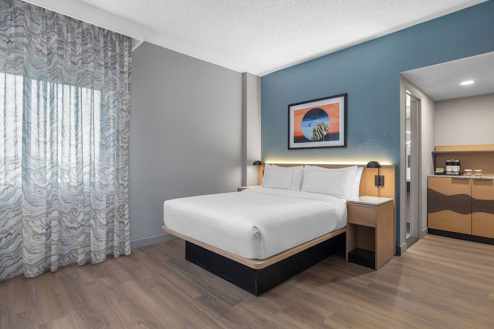 undefined DoubleTree by Hilton Phoenix Midtown 10