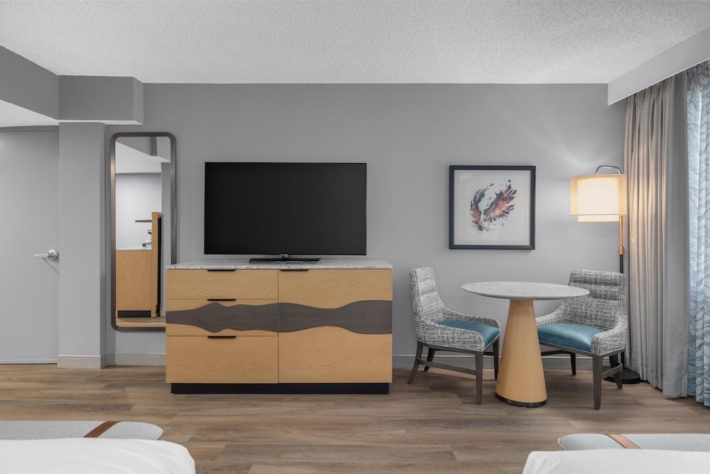 undefined DoubleTree by Hilton Phoenix Midtown 8