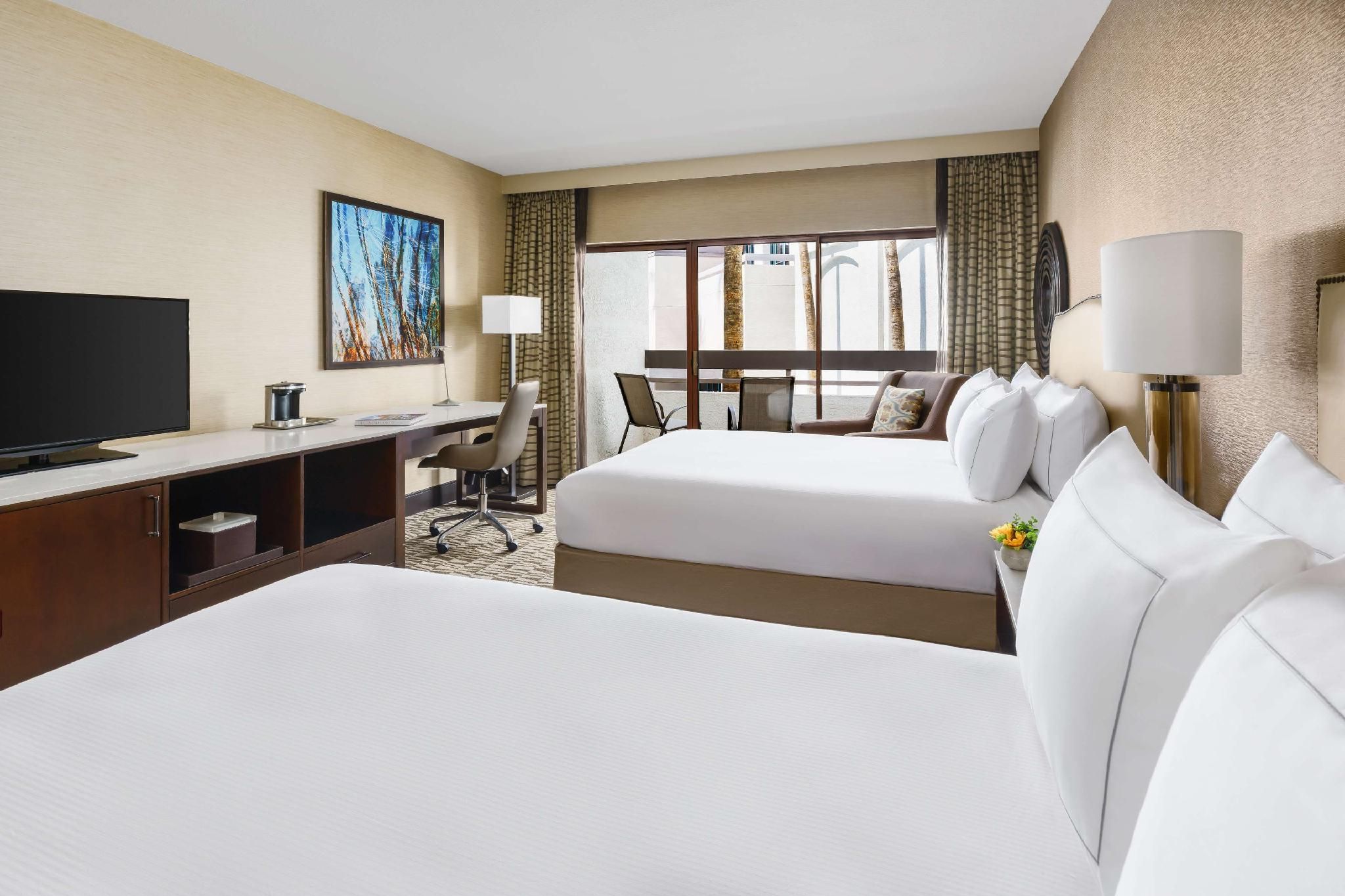 2 QUEENS EXEC LEVEL ROOM