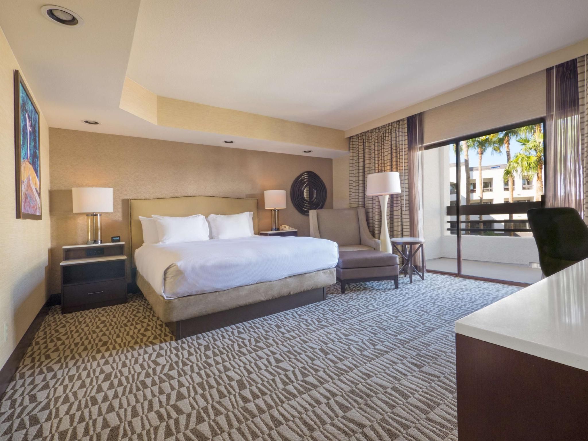 1 KING BED POOL VIEW W/ WALK OUT PATIO