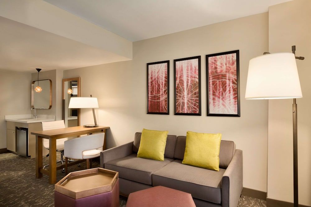 Embassy Suites by Hilton Phoenix Downtown North Studio, 1 King Bed 5