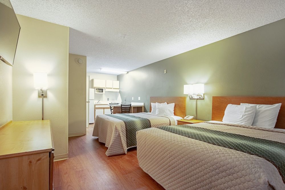 undefined HomeTowne Studios by Red Roof Phoenix - Dunlap Ave