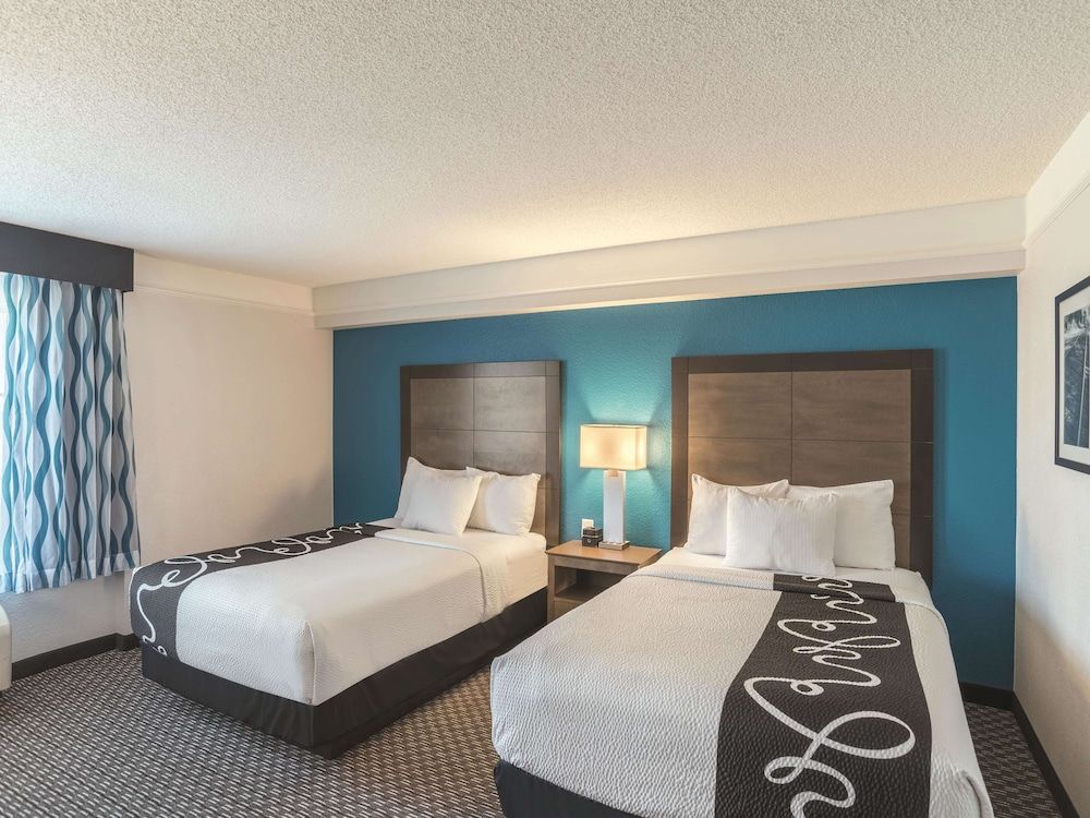 undefined La Quinta Inn & Suites by Wyndham Phoenix Chandler 2