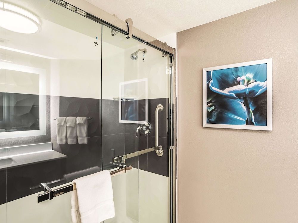 undefined La Quinta Inn & Suites by Wyndham Phoenix Chandler 4