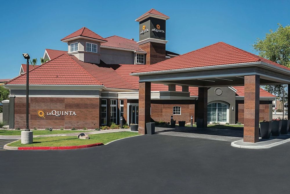 undefined La Quinta Inn & Suites by Wyndham Phoenix Chandler 6