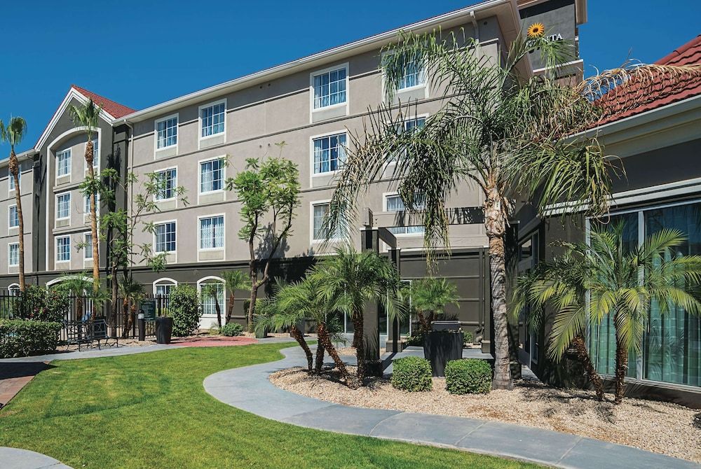 undefined La Quinta Inn & Suites by Wyndham Phoenix Chandler 9