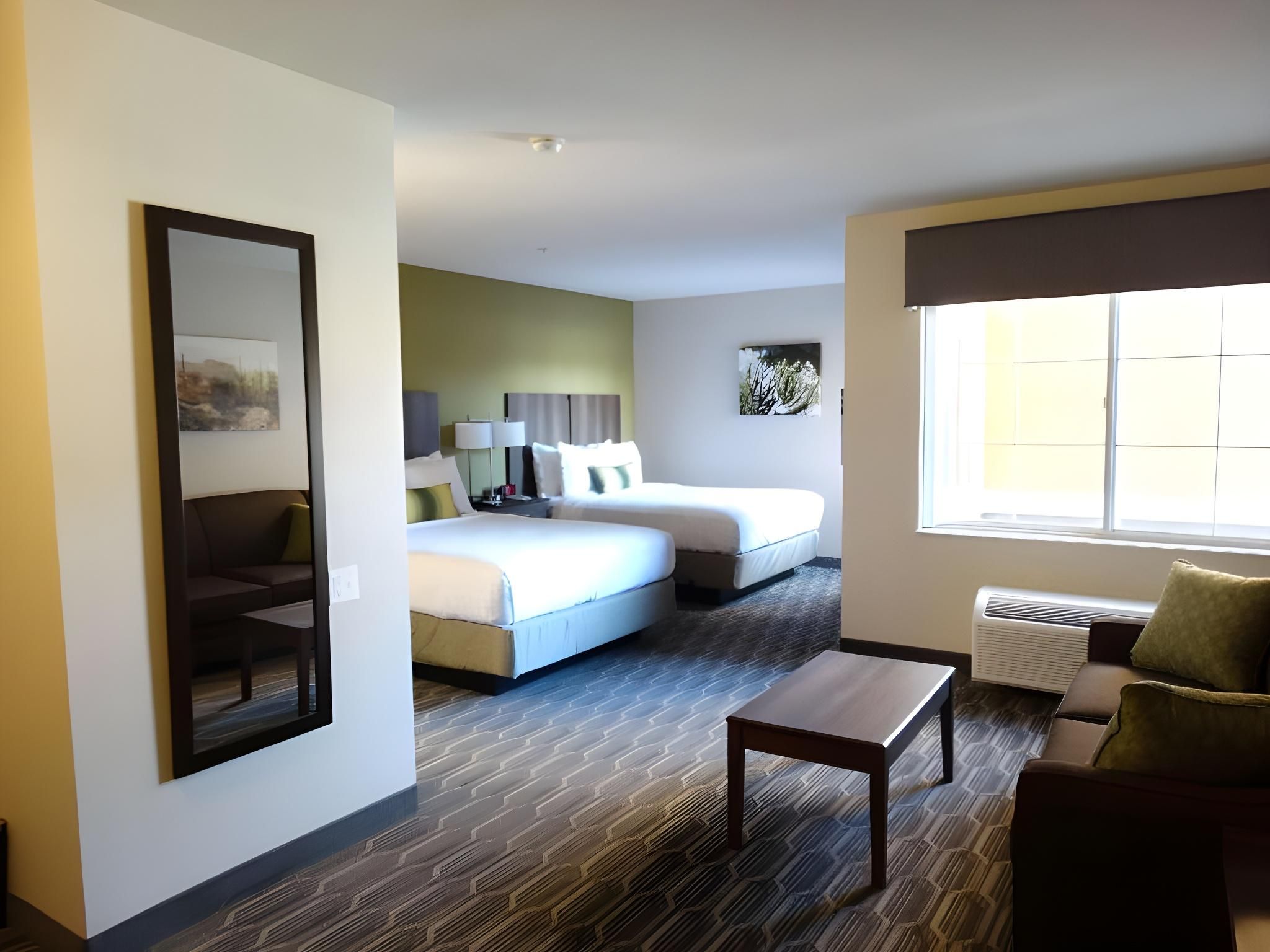 2 Queen Beds, Nonsmoking, Sofabed