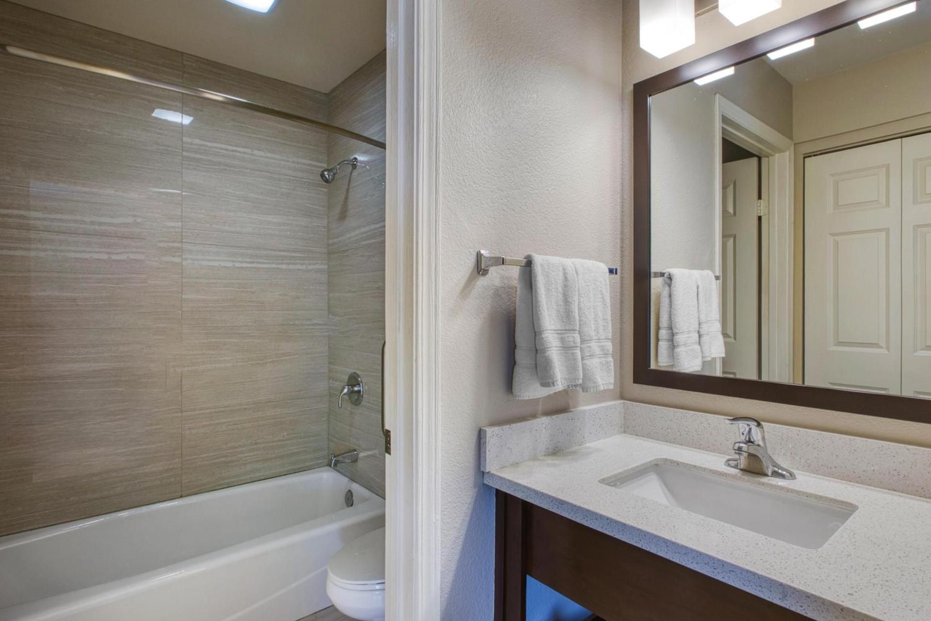 King Room with Wet Bar