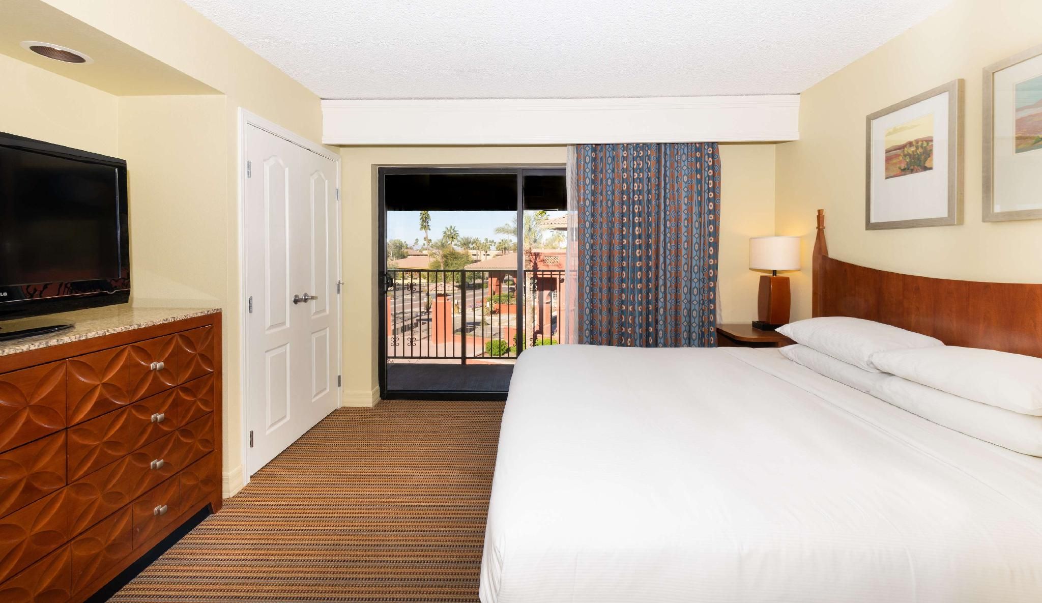 1 King Bed Studio Room