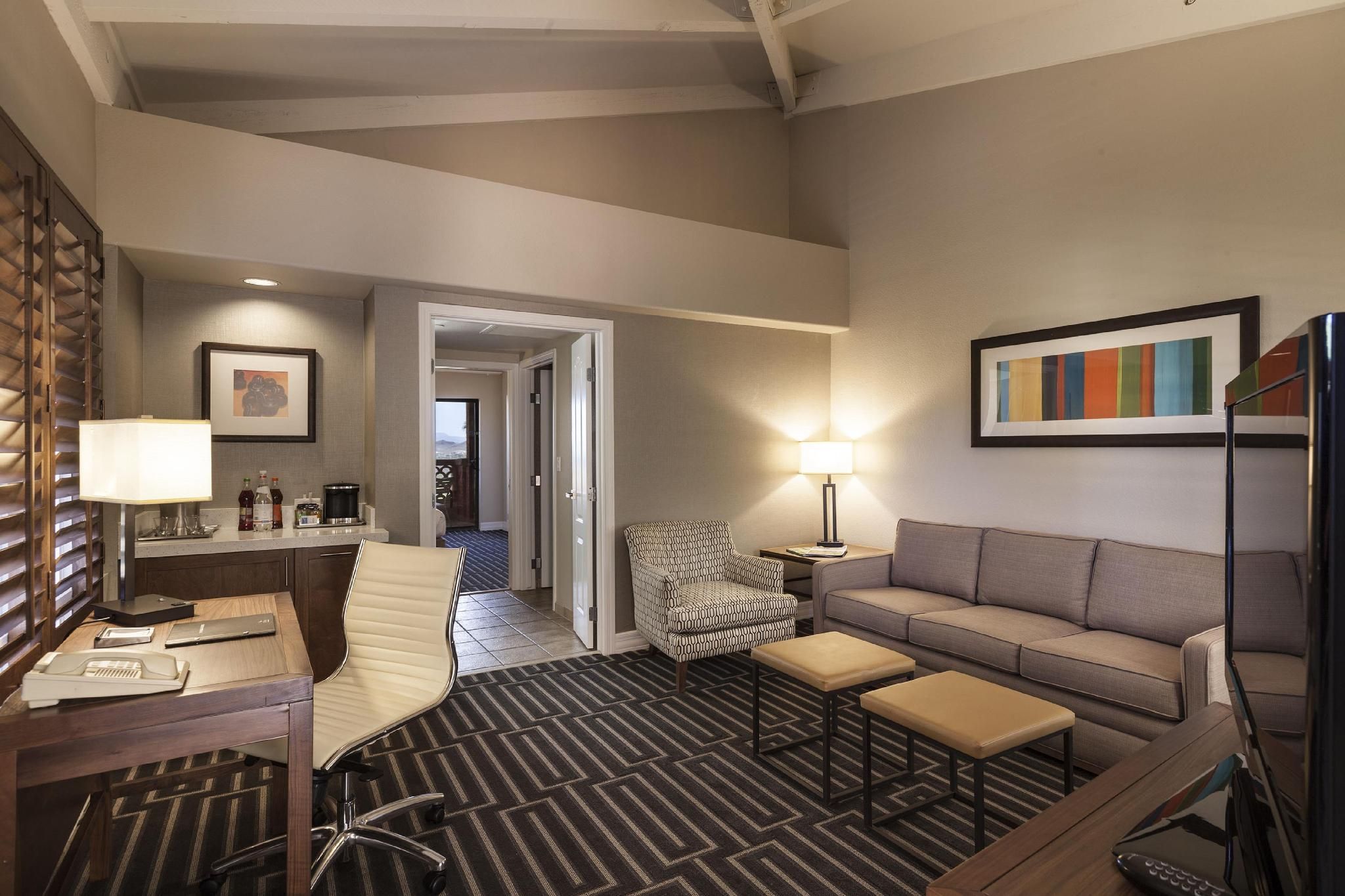 1 King 1 Bedroom Standard Suite - Main Bldg