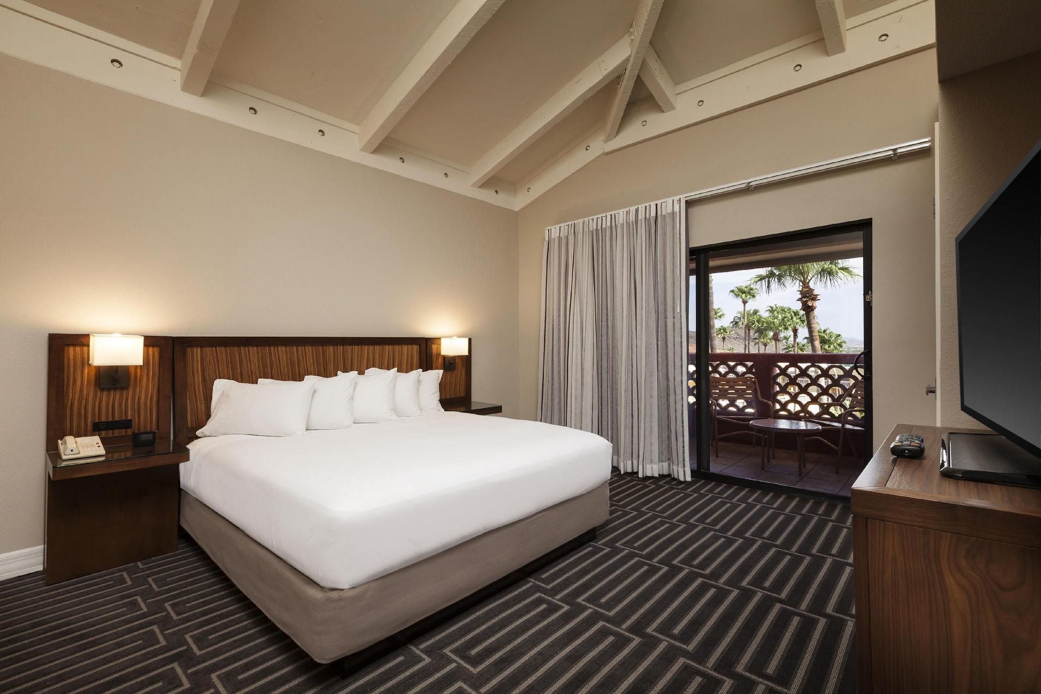 1 King 1 Bedroom Standard Suite - Main Bldg