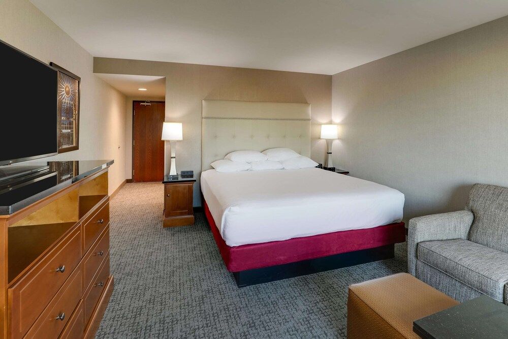 undefined Drury Inn & Suites Phoenix Airport 8