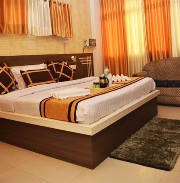 AC Standard with window outside view-Single